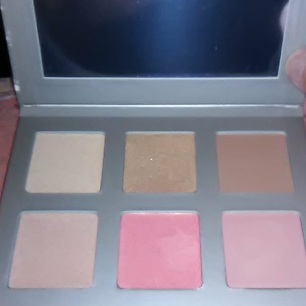 Makeup - Picture 2 of 2